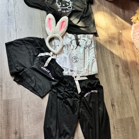 Hello Kitty Black Pajama Set - Picture 1 of 8